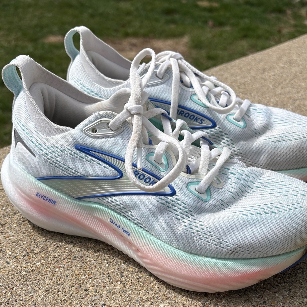 Brooks Glycerin 22 Women’s White Running Shoes with Blue and Pastel Accents